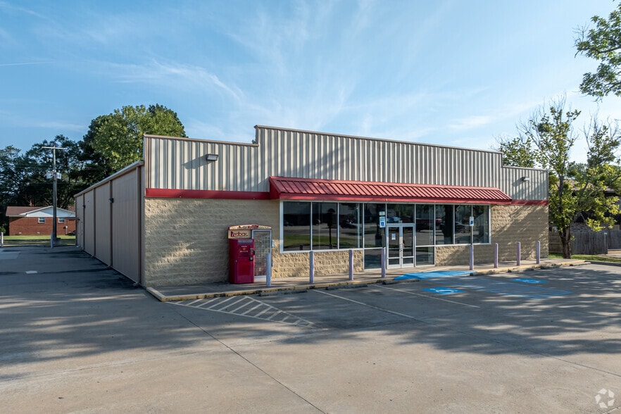 301 E 8th St, Danville, AR for lease - Primary Photo - Image 1 of 15