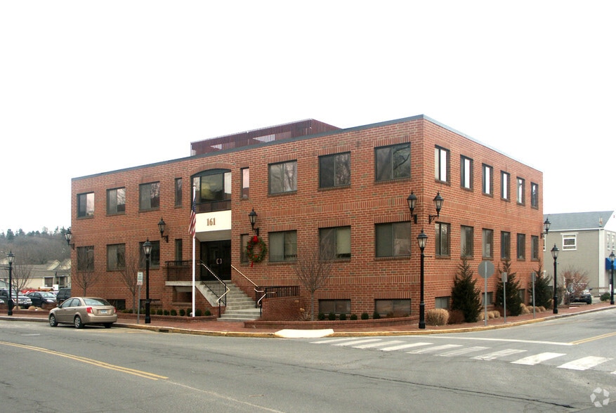 161 Cherry St, New Canaan, CT for lease - Building Photo - Image 2 of 41