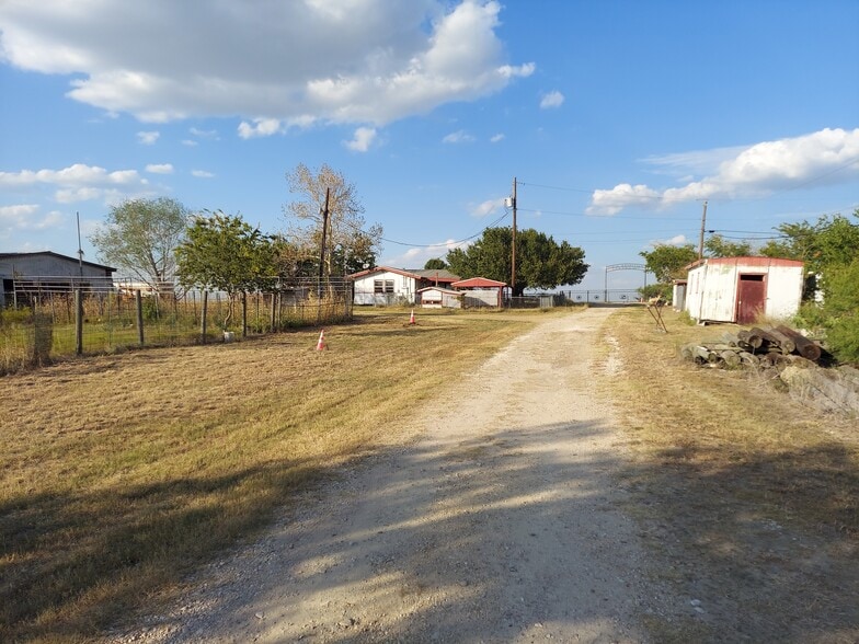 77067710 Elroy Rd, Del Valle, TX 78617