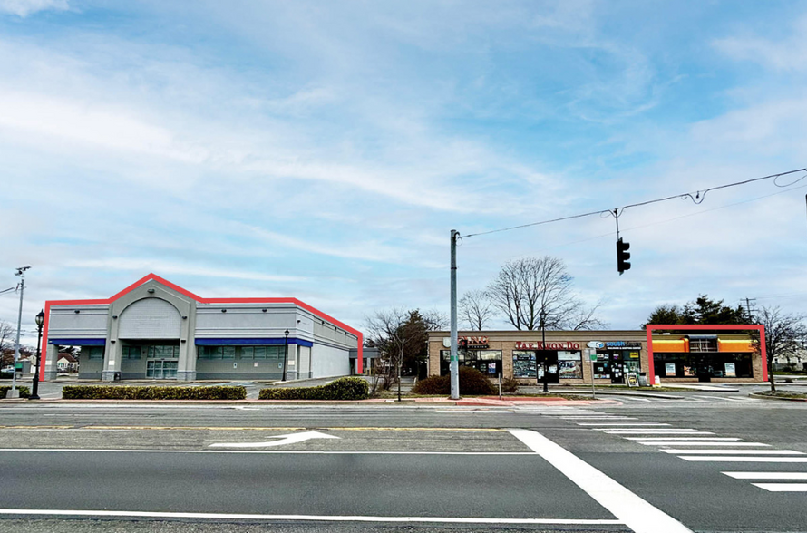 901-925 Montauk Hwy, Copiague, NY for lease - Building Photo - Image 1 of 10