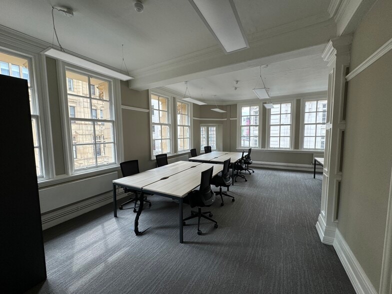 62-68 Cross St, Manchester for lease - Building Photo - Image 3 of 8