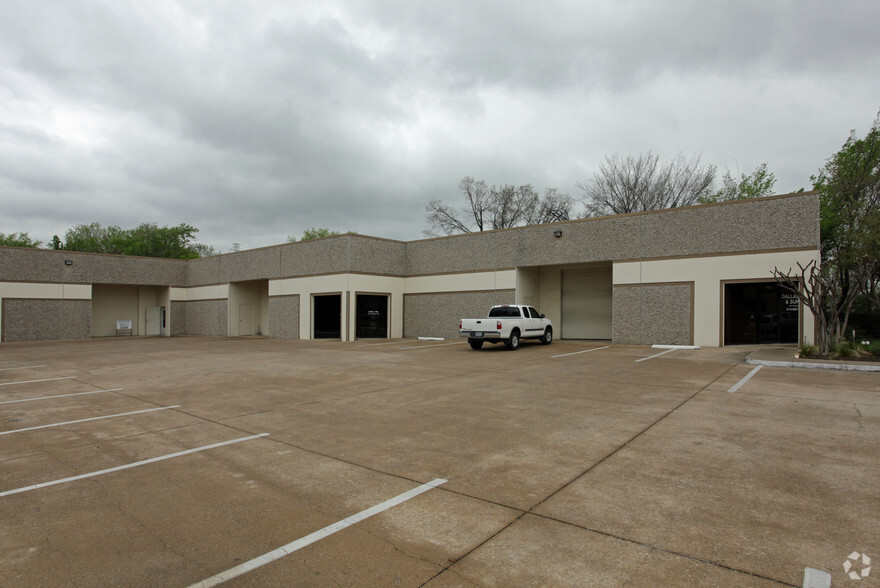 2412 Richland Ave, Farmers Branch, TX for lease - Building Photo - Image 2 of 3