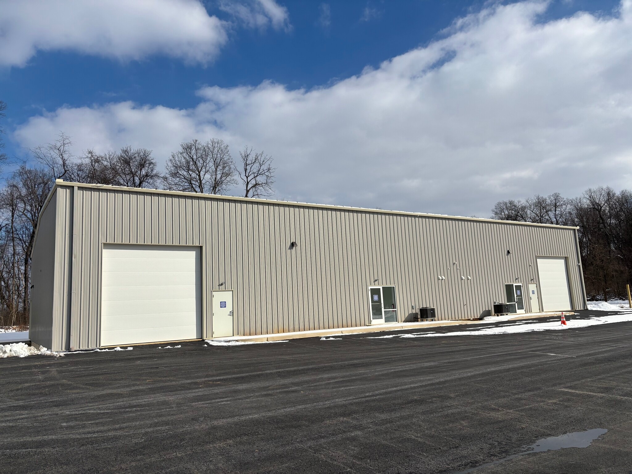 464 James Burr Blvd, Kearneysville, WV for lease Building Photo- Image 1 of 15