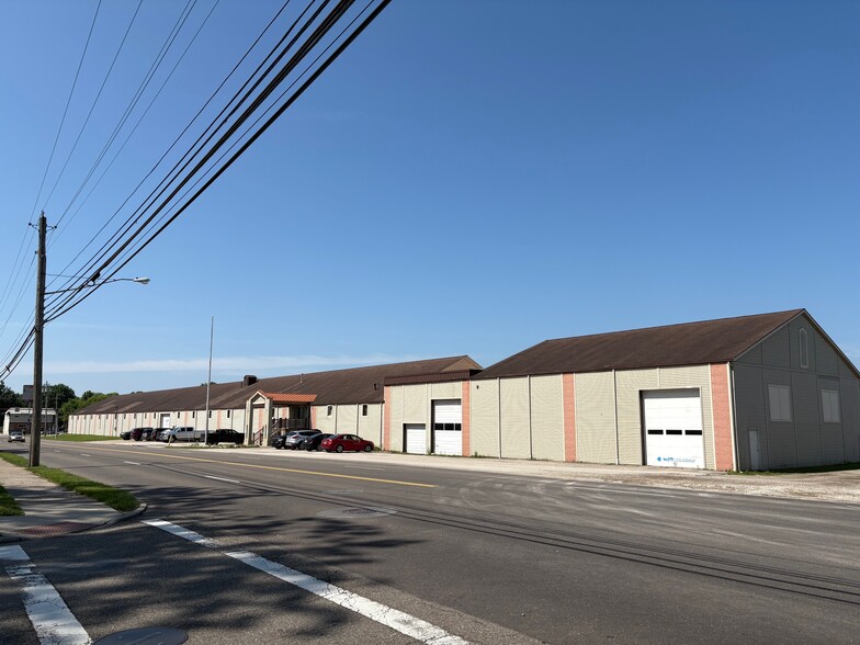 250 S Van Buren Ave, Barberton, OH for lease - Building Photo - Image 1 of 41