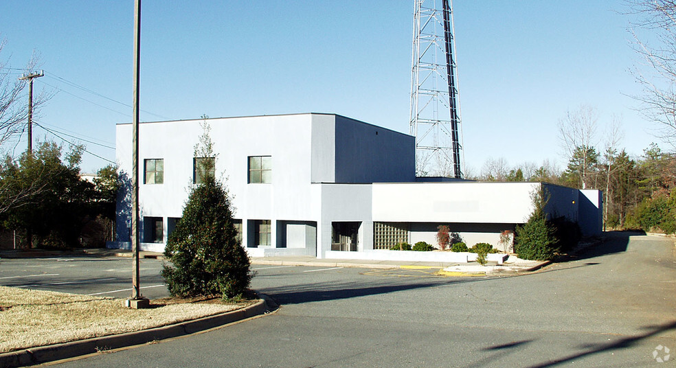 4700 Sweden Rd, Charlotte, NC for lease - Building Photo - Image 2 of 4