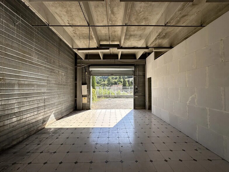 Flex in Saint-Jeannet for lease - Building Photo - Image 3 of 5