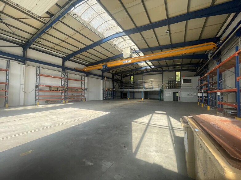 483 Rue Du Marais, Challes-les-Eaux for lease - Interior Photo - Image 3 of 6