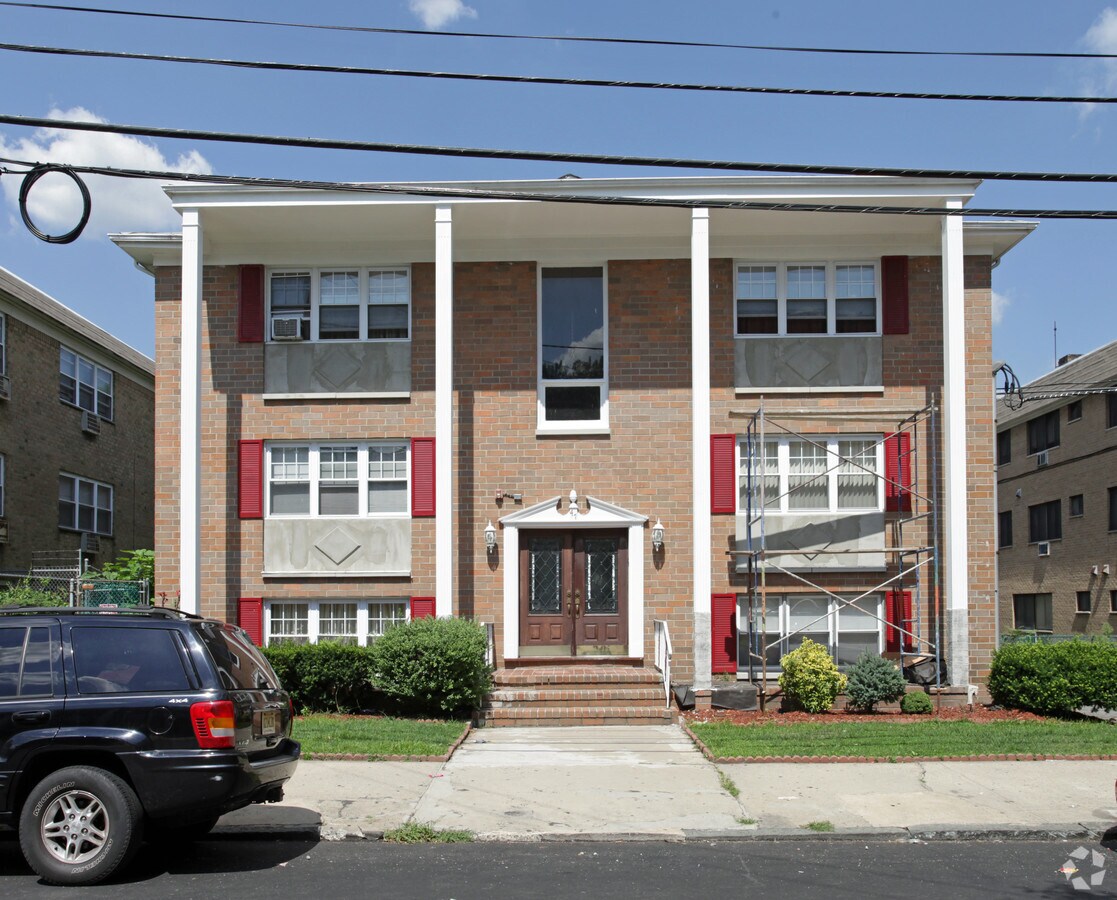 47 Linden Ave, Irvington, NJ 07111