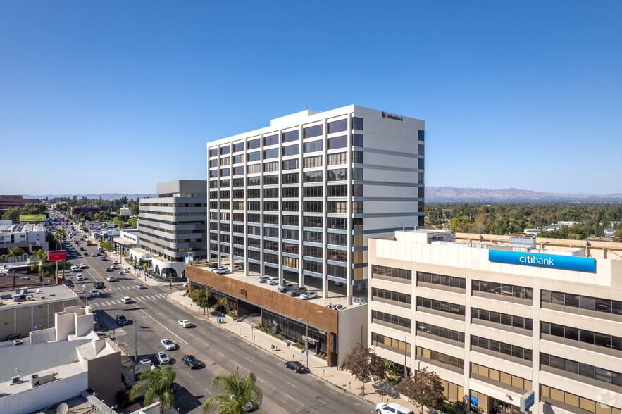 16633 Ventura Blvd, Encino, CA for lease - Building Photo - Image 2 of 4