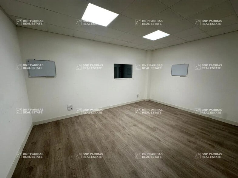 Flex in Chambray-lès-Tours for lease - Building Photo - Image 2 of 9