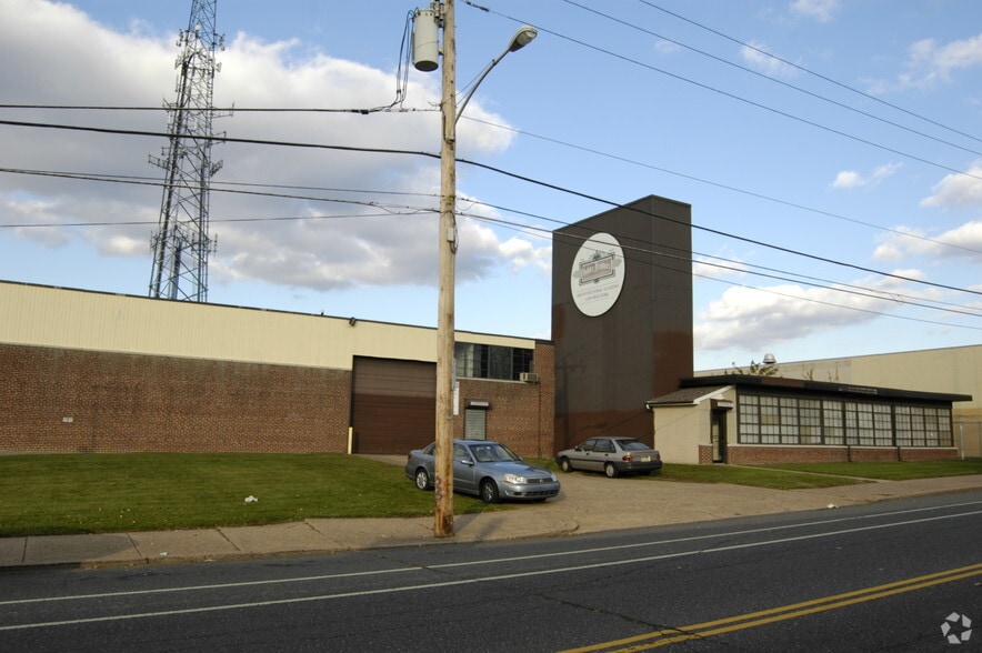 811 E Cayuga St, Philadelphia, PA for sale - Building Photo - Image 3 of 16