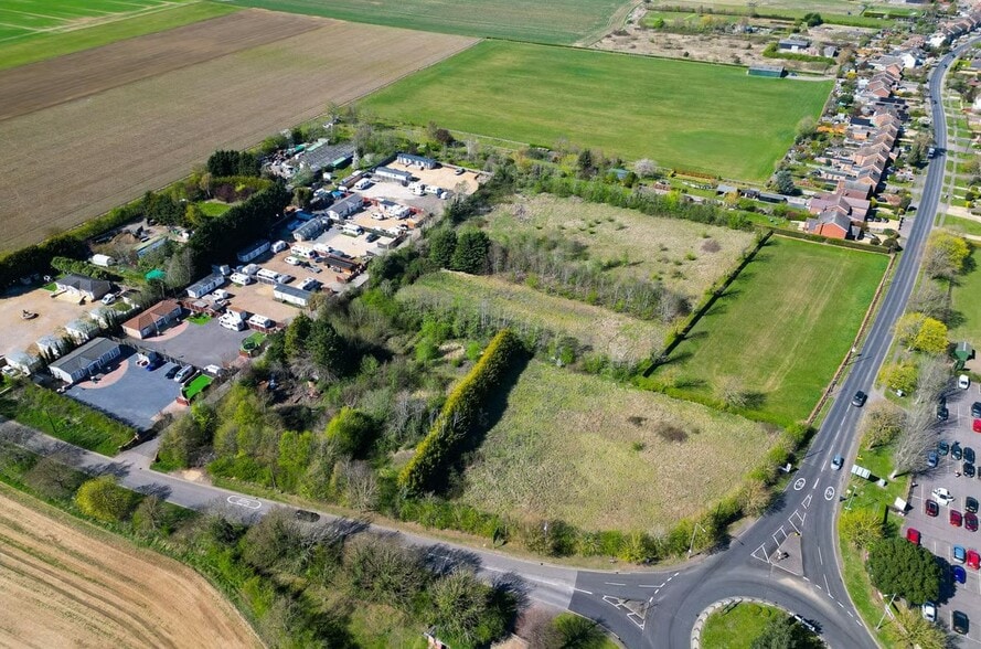 79 Hitchin Rd, Biggleswade for sale - Building Photo - Image 3 of 3