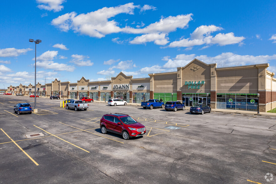 712-814 Crossings Rd, Sandusky, OH for lease - Building Photo - Image 1 of 9