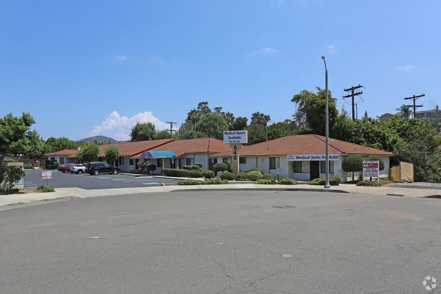 840-854 Townsite Dr, Vista, CA for lease - Building Photo - Image 1 of 4