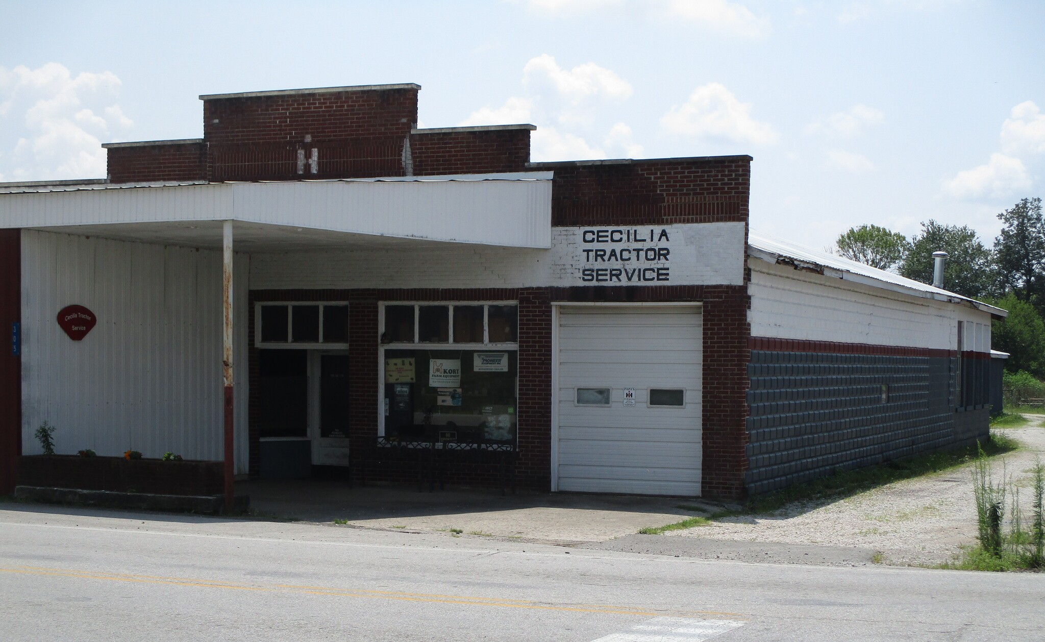 305 Hardinsburg Road, Cecilia, KY for sale Primary Photo- Image 1 of 14