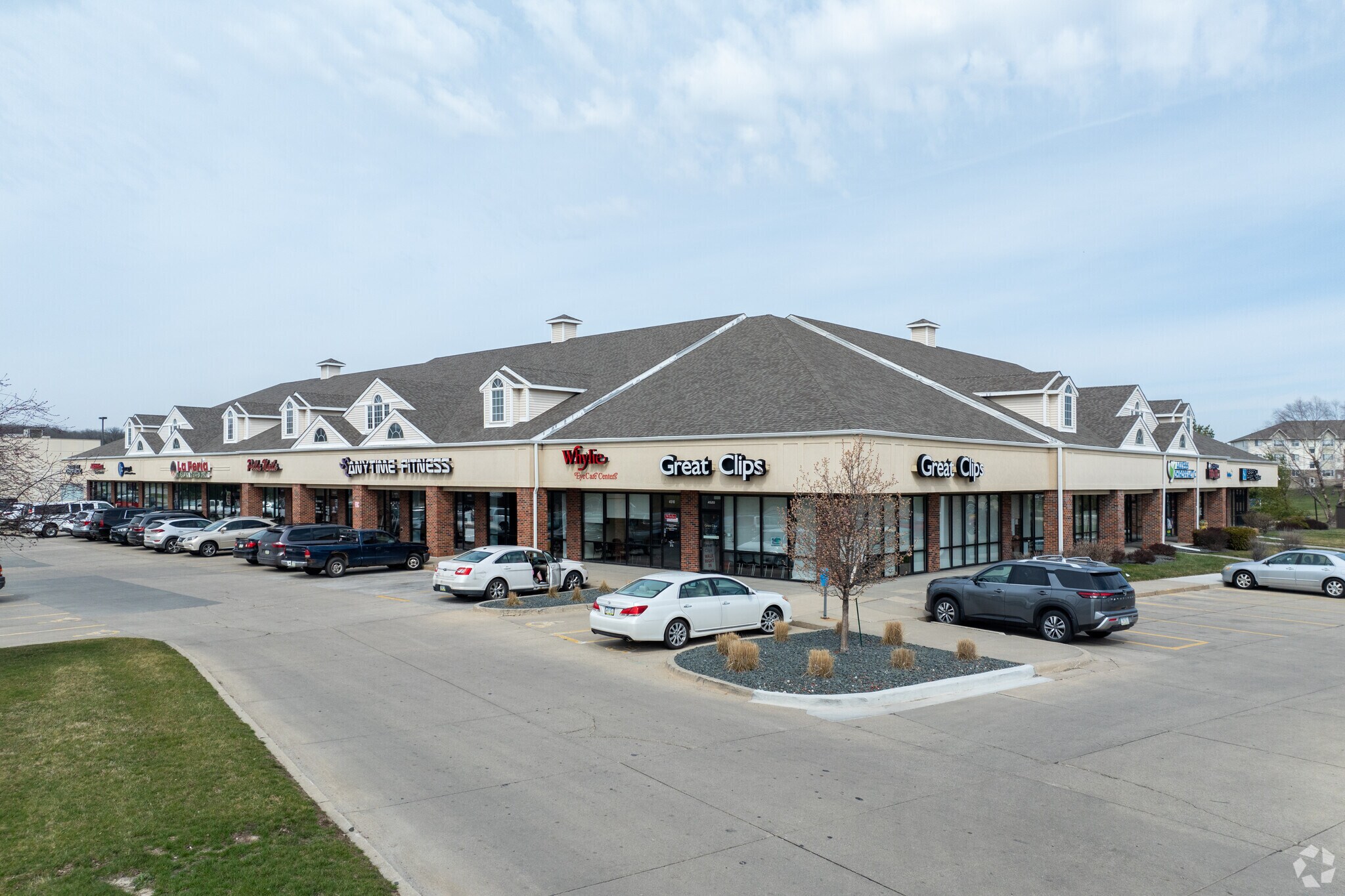 4420-4520 E University Ave, Pleasant Hill, IA for sale Primary Photo- Image 1 of 1