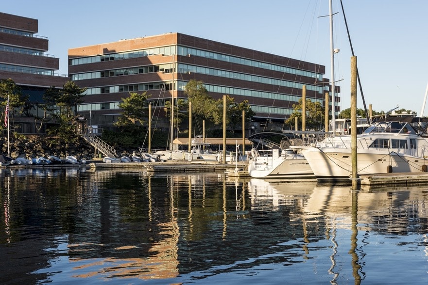 208 Harbor Dr, Stamford 06902 Shippan Landing