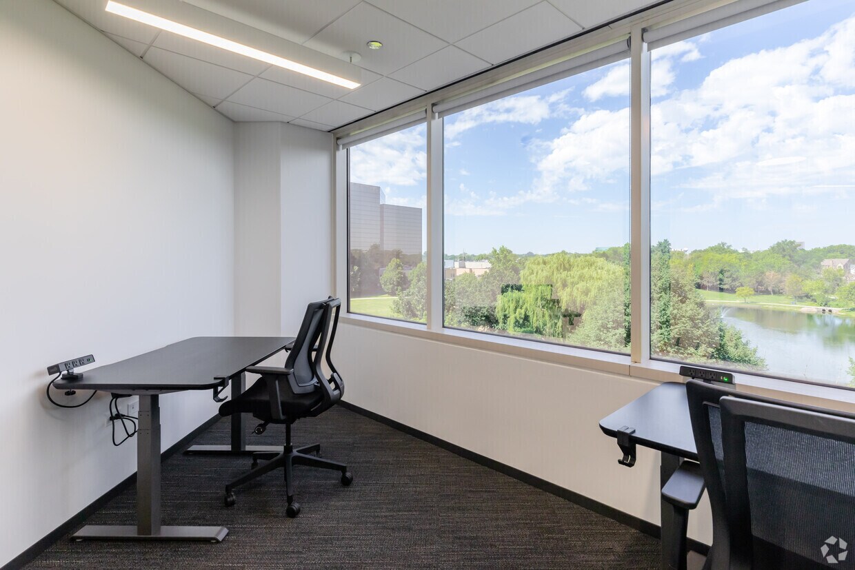 1 Mid America Plz, Oakbrook Terrace, IL for lease Building Photo- Image 1 of 1