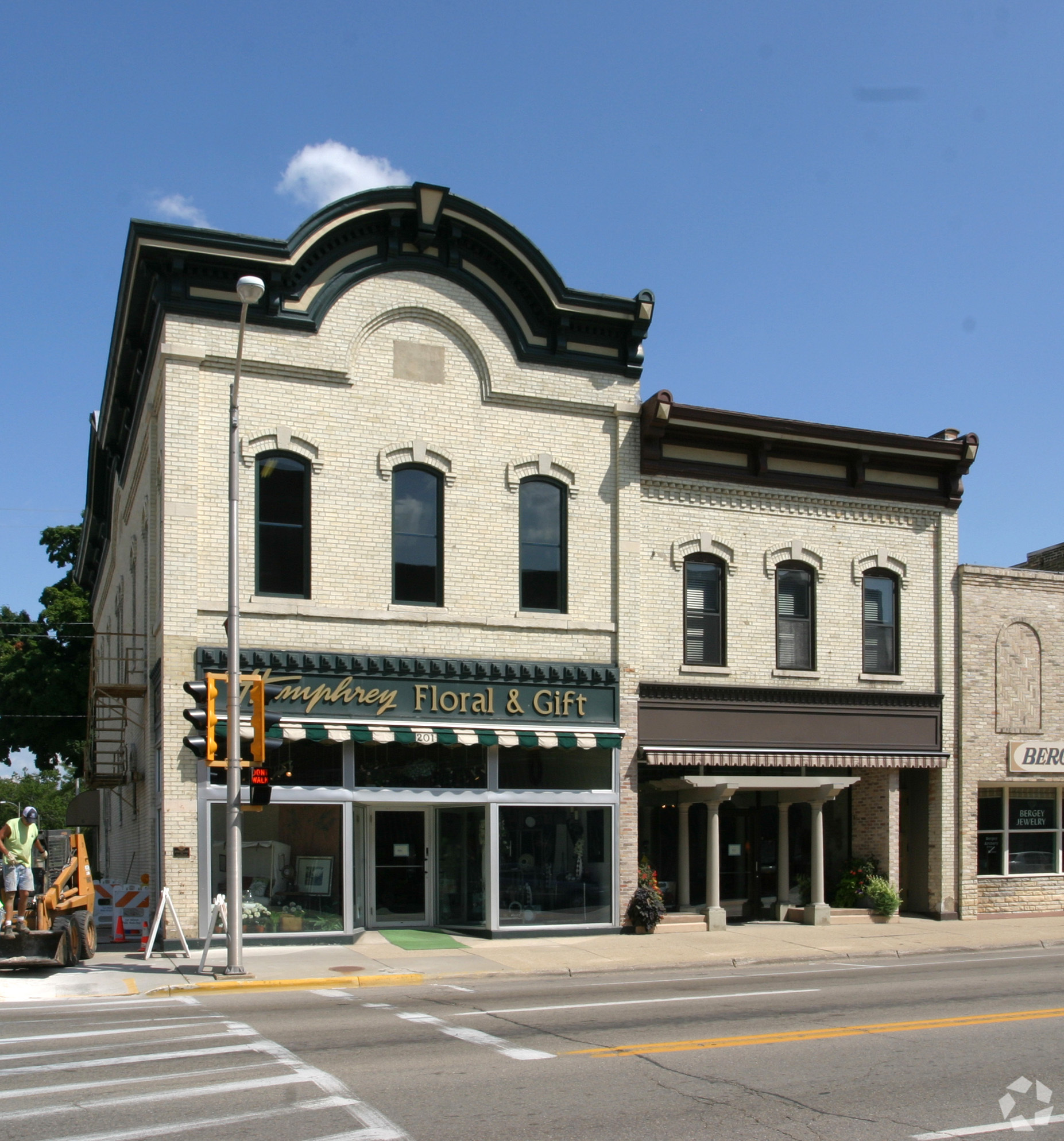 201 S Main St, Fort Atkinson, WI for sale Primary Photo- Image 1 of 1