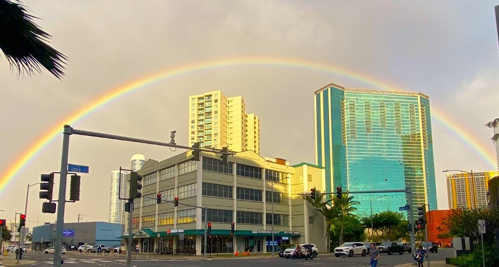 401 Kamakee St, Honolulu, HI for sale - Building Photo - Image 1 of 32