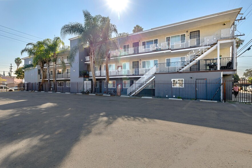 927 Daisy Ave, Long Beach, CA for sale - Building Photo - Image 2 of 18