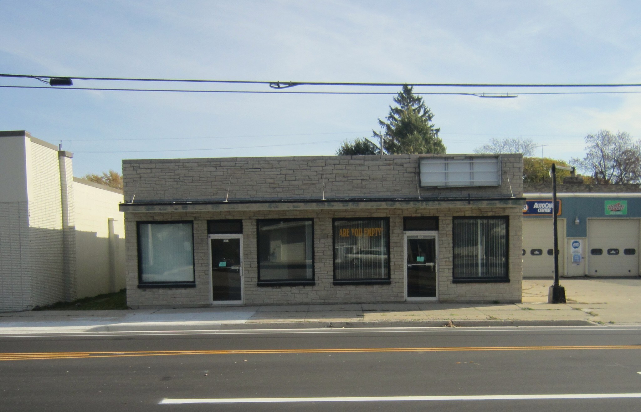 886 S Commercial St, Neenah, WI 54956