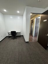 32403 Tamina Rd, Magnolia, TX for lease Interior Photo- Image 1 of 3