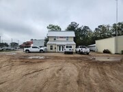 1563 W Cherry St, Jesup GA - Storefront