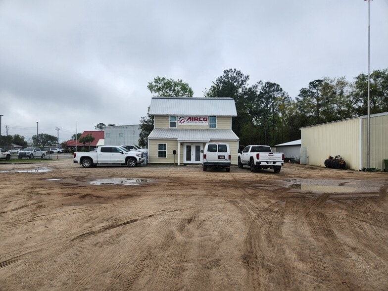 1563 W Cherry St, Jesup, GA for sale - Building Photo - Image 1 of 54