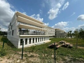 Office in Aix-en-Provence for lease Building Photo- Image 2 of 6