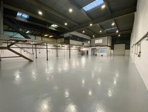 32 Rue Du Landy, Aubervilliers for lease Interior Photo- Image 2 of 3