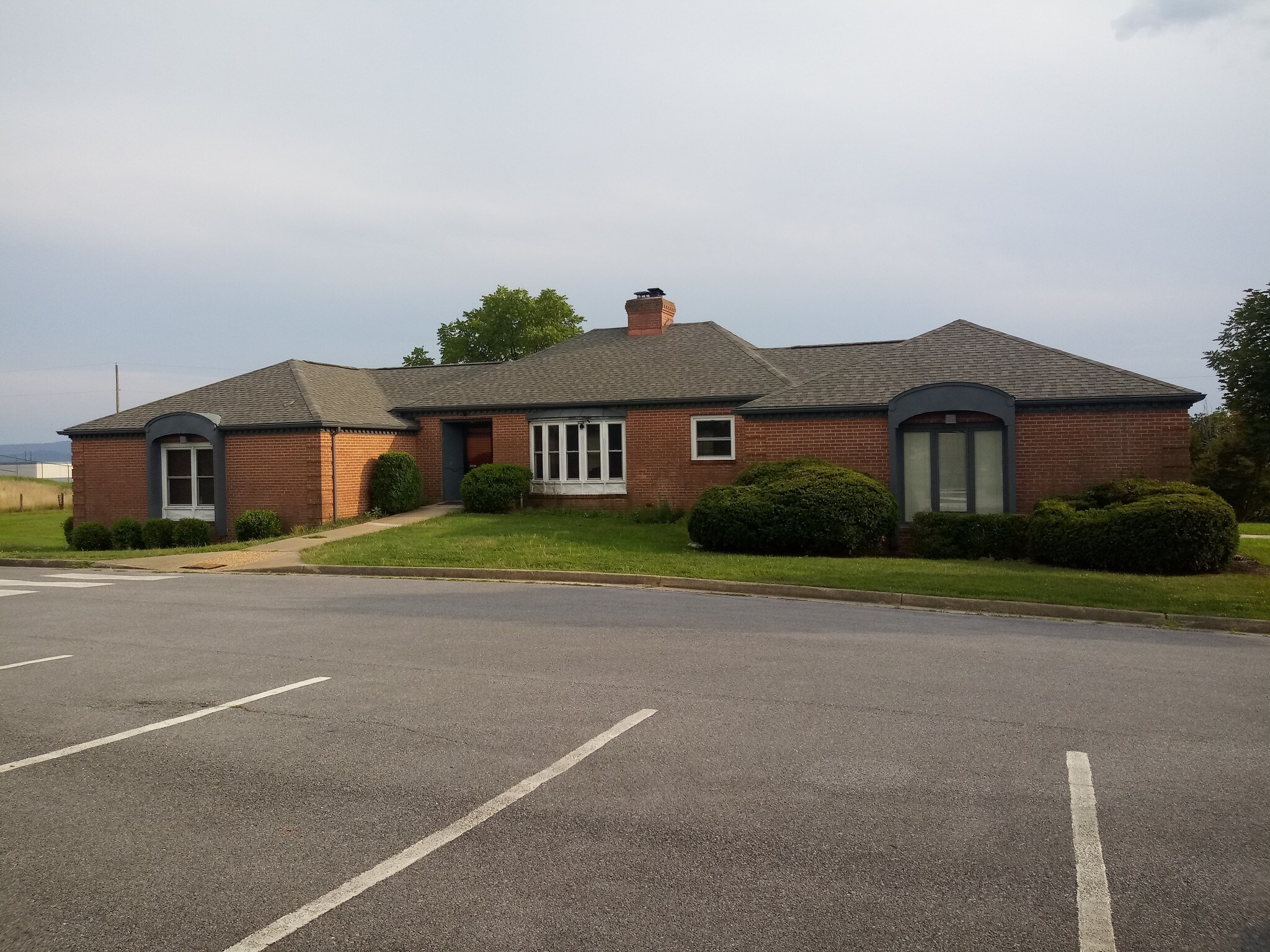 404 Fairground Rd, Front Royal, VA for sale Primary Photo- Image 1 of 1