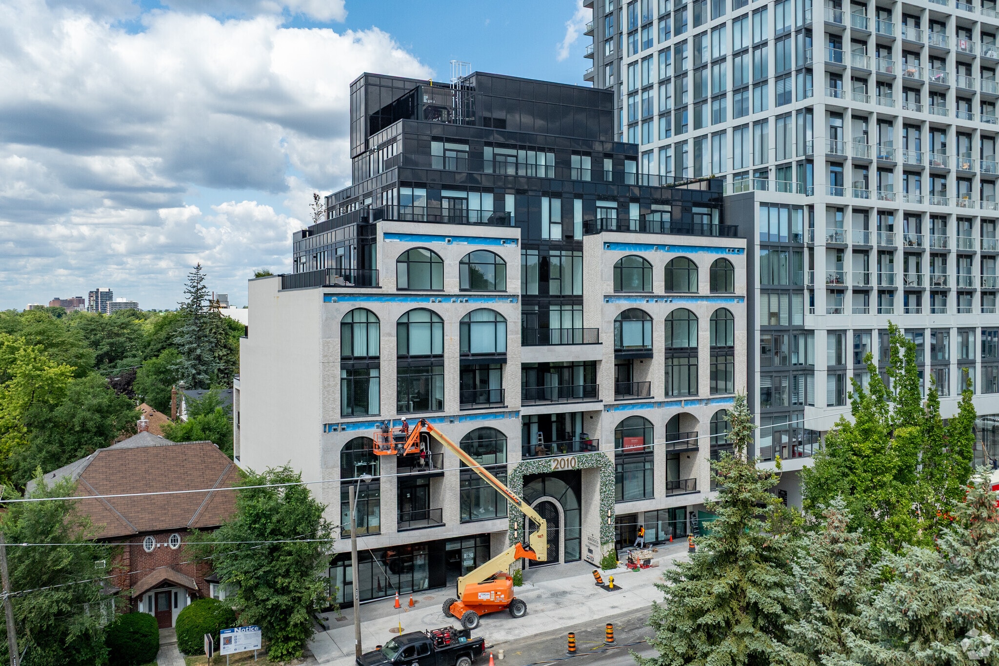 2010 Bathurst St, Toronto, ON for sale Primary Photo- Image 1 of 4