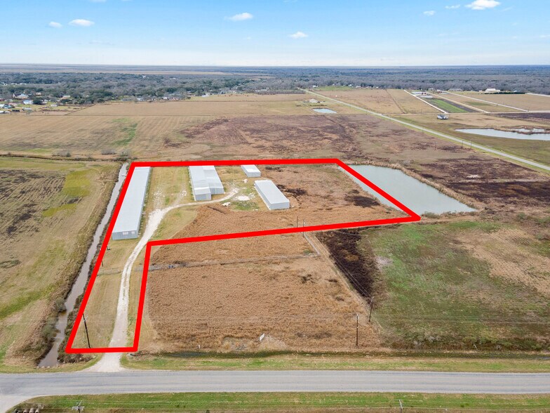 5496 County Rd 286, Sargent, TX 77414