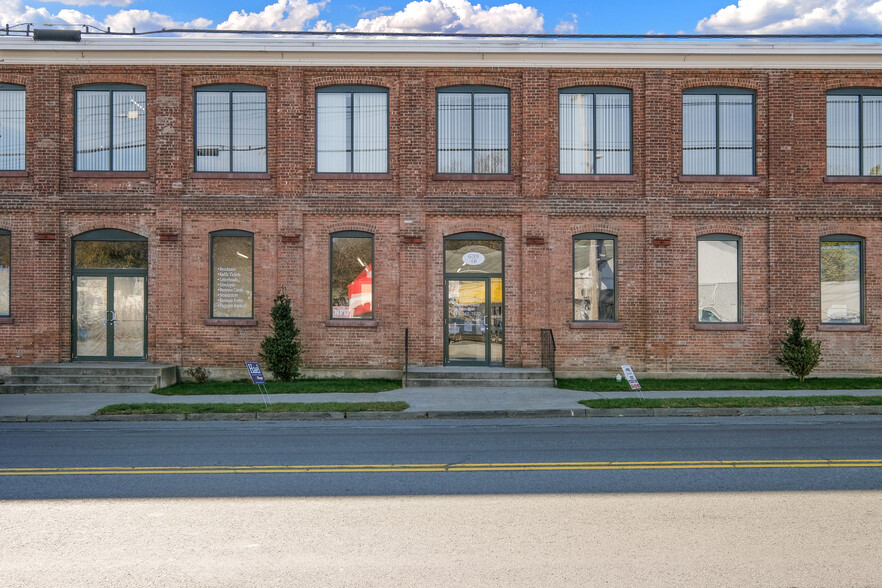 637-641 Broadway, Newburgh, NY for lease - Building Photo - Image 1 of 5