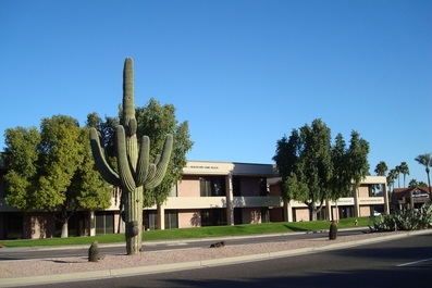 5111 N Scottsdale Rd, Scottsdale, AZ for lease - Building Photo - Image 1 of 11