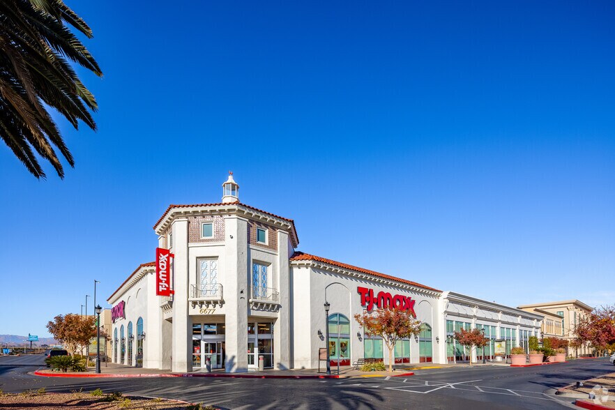 6677 Las Vegas Blvd S, Las Vegas, NV for sale - Primary Photo - Image 1 of 1