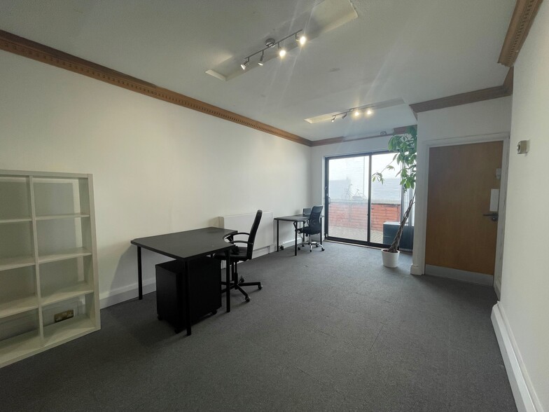 Putney Cmn, London for lease - Building Photo - Image 3 of 8