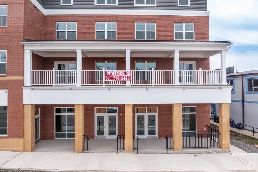 222 E Drinker St, Dunmore, PA for lease - Building Photo - Image 2 of 6