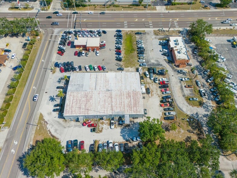 Sawyer / Bee Ridge Offering portfolio of 3 properties for sale on LoopNet.com - Building Photo - Image 3 of 7