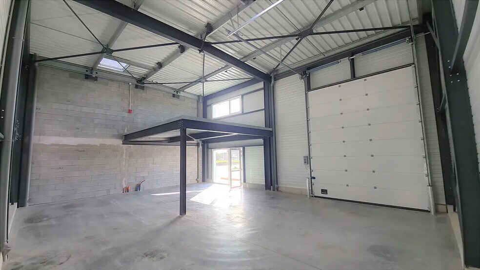 Retail in Saint-Jean-de-Boiseau for sale - Interior Photo - Image 2 of 5