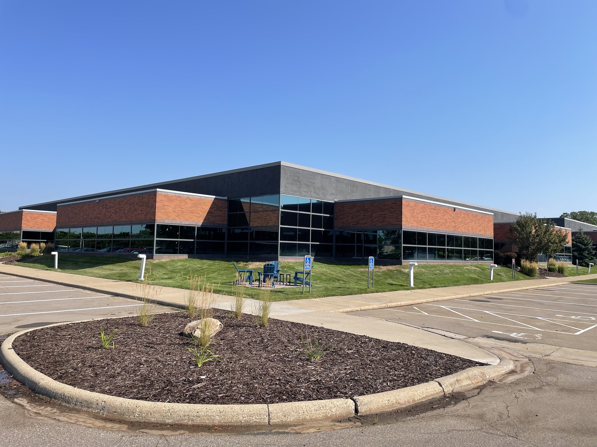 2900 Lone Oak Pky, Eagan, MN for lease Building Photo- Image 1 of 16