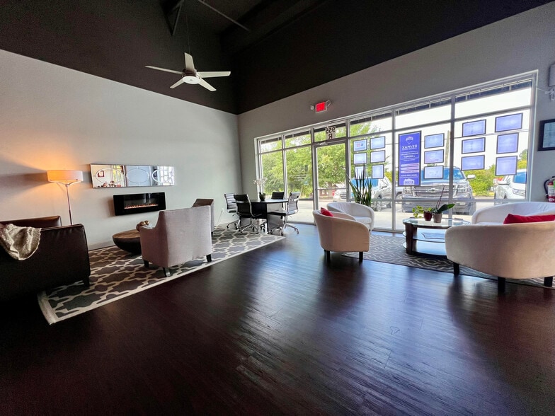 955 E Main St, Lexington, SC for lease - Interior Photo - Image 1 of 13