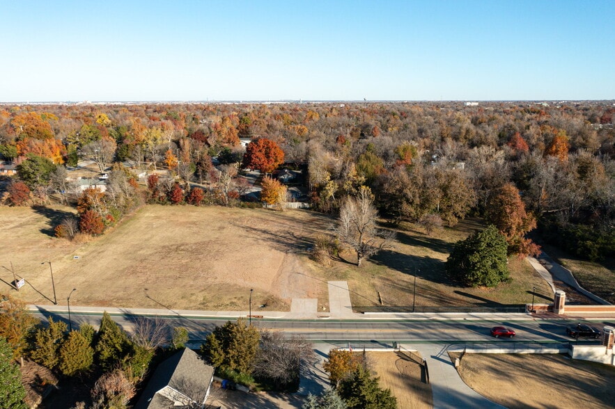 1031 W Lindsey St, Norman, OK for sale - Building Photo - Image 3 of 18