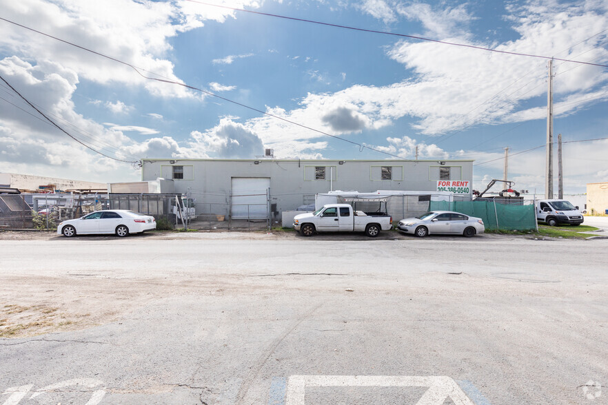 3825-3945 NW 32nd Ave, Miami, FL for lease - Building Photo - Image 3 of 13