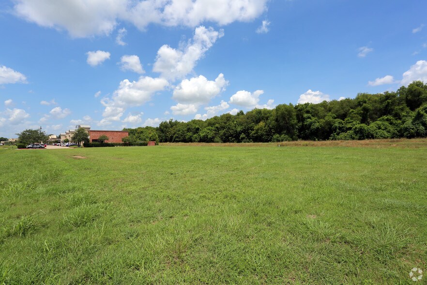 8809 Highway 6, Missouri City, TX for sale - Primary Photo - Image 1 of 1