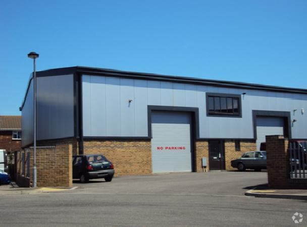 Courtlands Rd, Eastbourne for lease - Primary Photo - Image 1 of 2