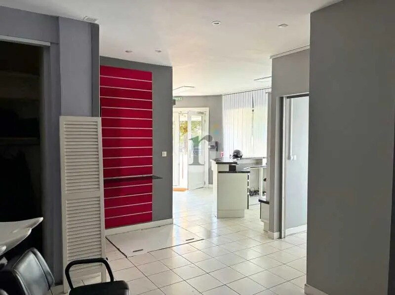 Retail in La Madeleine for lease Interior Photo- Image 1 of 6