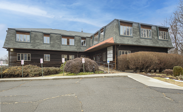 32 Industrial Dr E, Northampton, MA for lease - Building Photo - Image 2 of 26