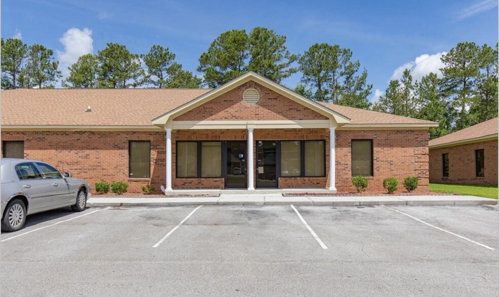 32453257 Henderson Dr, Jacksonville, NC 28546